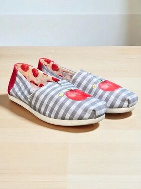 Toms Alpargata Once Upon a Farm Glacier Gray Gingham Apple Shoe 🍎 LIKE NEW